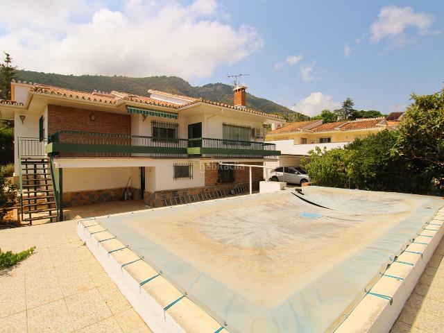 Chalet en venta en Alhaurín de la Torre, Manantiales Lagar Cortijo. Villa con Piscina Privada y Amplio Semisótano en El Lagar Espacio, Confort y Calidad de Vida en Alhaurín de la Torre. Chalets.