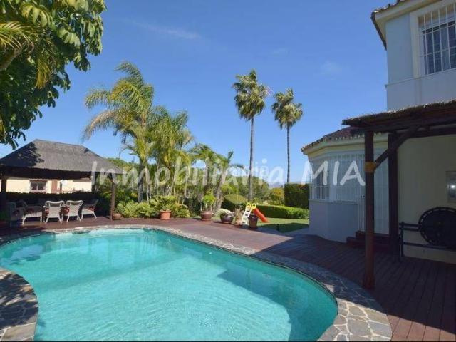 Chalet en venta en Alhaurín de la Torre, Manantiales Lagar Cortijo. FANTÁSTICA VILLA INDEPENDIENTE. 1200m2 DE PARCELA. PISCINA PRIVADA. UBICACIÓN INMEJORABLE. Chalets Alhaurín de la.