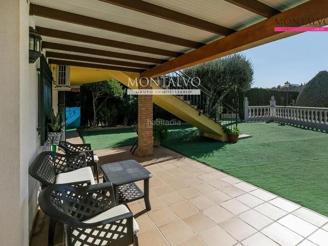 Chalet en venta en Gabias Las, Aljomahima Ermita. Chalet con Piscina y Encanto Natural en Urbanización San Javier, Las Gabias. Chalets Gabias.