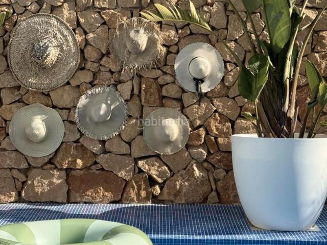 Chalet en venta en Alicante, Cabo de las Huertas. Villa con piscina privada, en la provincia de Alicante, en la ciudad de Alicante. 5 habitaciones 422 m² A 800 metros del mar. Chalets.