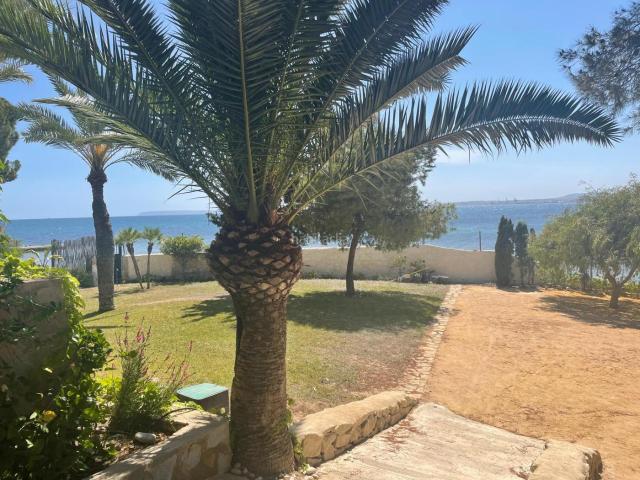 Chalet en venta en Alicante, Cabo de las Huertas. VILLA DE LUJO EN PRIMERA LÍNEA DE PLAYA VISTAS AL MAR. Chalets.