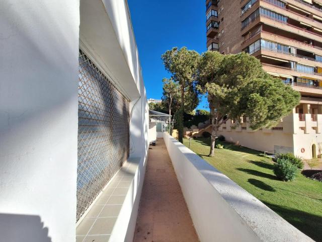 Chalet en venta en Alicante, Cabo de las Huertas. CHALET ADOSADO CON PARCELA O JARDIN FRENTE O JUNTO AL MAR O PLAYA DE LA ALBUFERETA. Chalets.