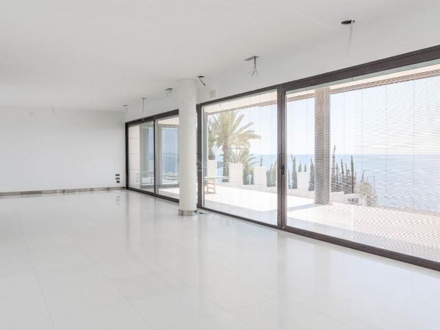 Chalet en venta en Alicante, Cabo de las Huertas. Chalet de diseño en venta en primera linea del Cabo de las Huertas. Chalets.