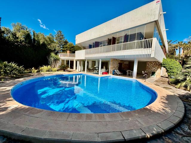 Chalet en venta en Alicante, Cabo de las Huertas. Chalets.