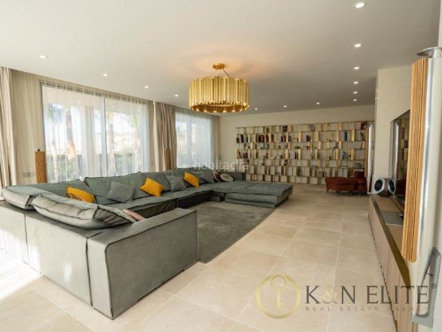 Chalet en venta en Alicante, Cabo de las Huertas. Espectacular Villa en Primera Linea. Chalets.