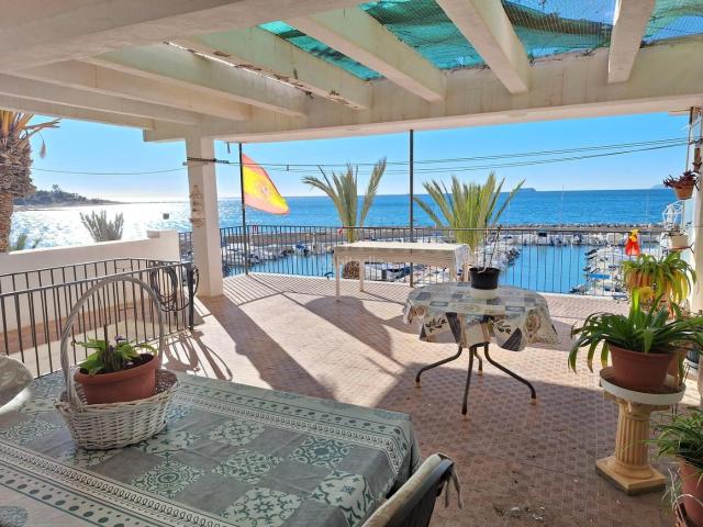 Chalet en venta en Alicante, Cabo de las Huertas. JUNTO AL PUERTO DE LA ALBUFERETA CHALET ADOSADO DE UNOS 360 M2 Y CON PARCELA O JARDIN DE UNOS 150 M2, EN ALICANTE. Chalets.