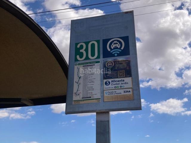 Chalet en venta en Alicante, Cañada del Fenollar. CHALET EN INMEJORABLE SITUACIÓN, CON PARADA DE BUS, SUPERMERCADOS, SERVICIO MÉDICOS, FARMACIAS. !. Chalets.