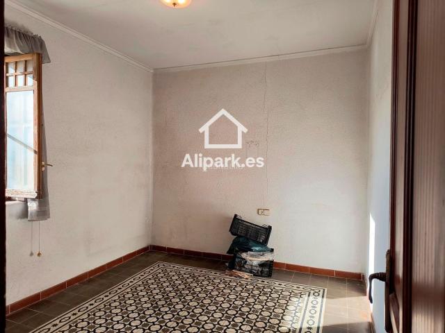 Chalet en venta en Alicante, Ciudad Jardín. Chalet con alma y jardín privado en Ciudad Jardín. Chalets.