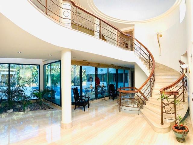 Chalet en venta en Alicante, Alicante Golf. Chalet de lujo en el Club de Golf de San Juan. Chalets.