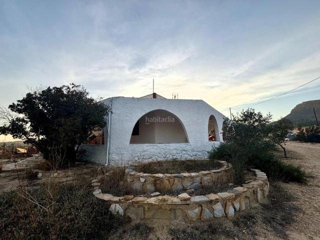 Chalet en venta en Alicante, La Alcoraya. Amplia Propiedad en La Alcoraya, Alicante Oportunidad de Reforma. Chalets.