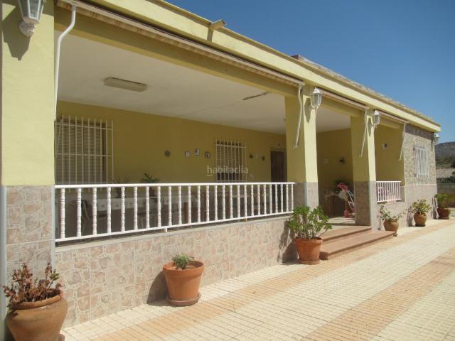Chalet en venta en Alicante, Moralet. ZONA MORALETnbspCasa de campo totalmente legalizada en registro propiedad. Parcela rústica de 1.875m2, totalmente vallada, agua po. Chalets.