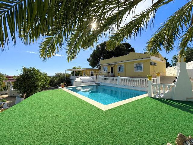 Chalet en venta en Alicante, Moralet. Gran oportunidad! Finca con dos viviendas independientes. Chalets.