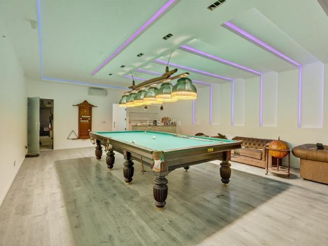 Chalet en venta en Alicante, Rebolledo. Exclusiva villa de 500 m construida sobre un terreno de 2.000 m. Chalets.