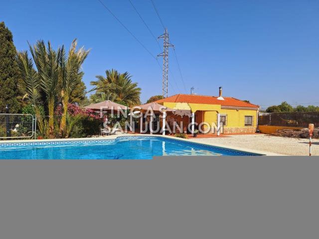 Chalet en venta en Alicante, Villafranqueza. Chalet en venta en Villafranqueza, 4 dormitorios. Chalets.