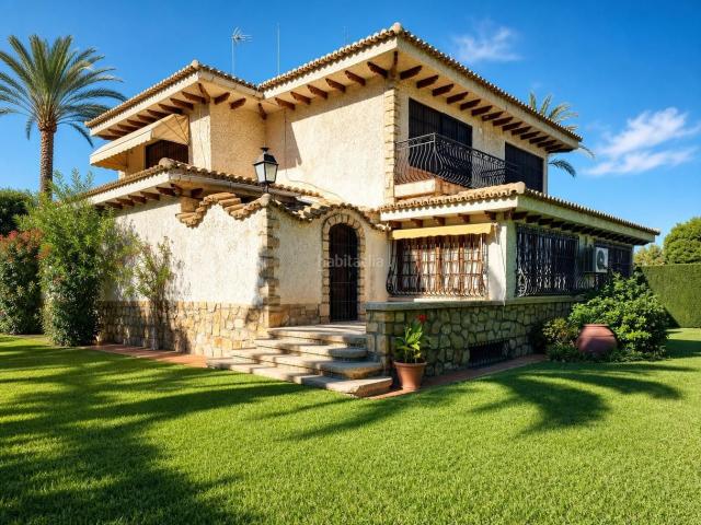 Chalet en venta en Alicante, Vistahermosa. Chalet de lujo en Vistahermosa. Chalets.
