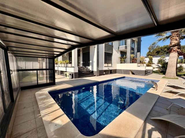 Chalet en venta en Alicante, Vistahermosa. Chalets.