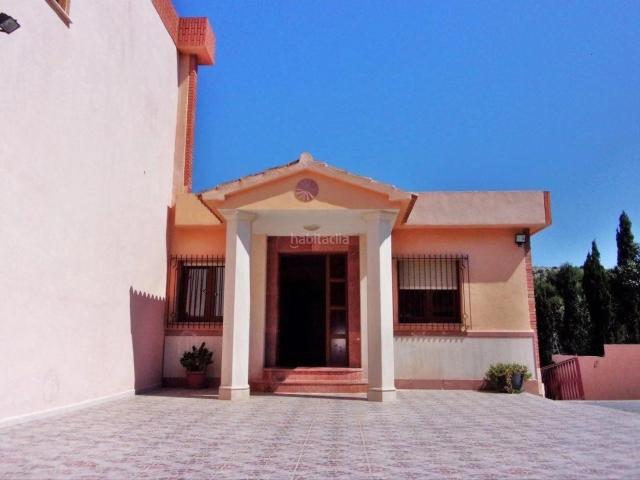 Chalet en venta en Alicante, Vistahermosa. ChaletVilla con gran potencial en Alicante. Chalets.