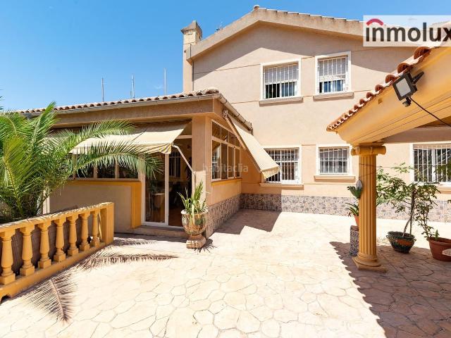 Chalet en venta en Alicante, Vistahermosa. Gran Chalet Independiente En Vistahermosa Orgegia. Chalets.