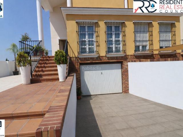 Chalet en venta en Aljaraque, Núcleo Urbano. ? Chalet pareado de lujo con piscina salada y jacuzzi ?. Chalets.