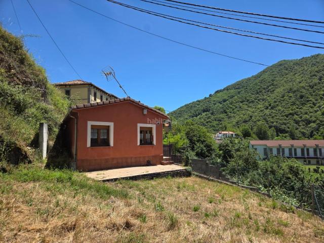 Chalet en venta en Aller. CASA CON HUERTOJARDIN EN COLLANZO. Chalets.