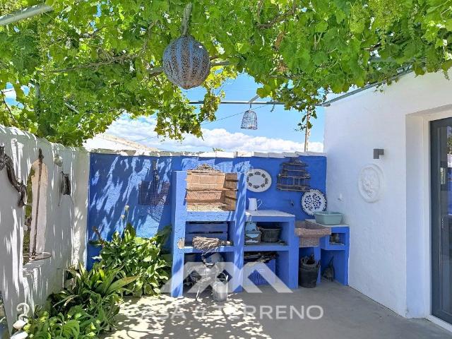 Chalet en venta en Almayate Bajo. En venta Chalet en Almayate con piscina, estudio y vistas al mar. Chalets Almayate.