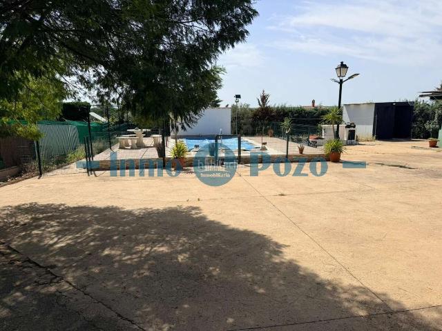 Chalet en venta en Almendralejo. Magnífico chalet totalmente legalizado en la zona del Camino Husero. Chalets.