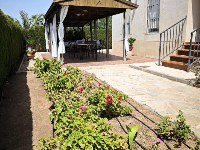 Chalet en venta en Almería, Retamar. Chalet independiente en Retamar: amplitud, calidad y una ubicación privilegiada junto al mar. Chalets.
