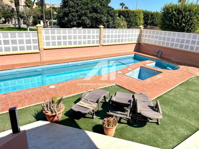 Chalet en venta en Almerimar