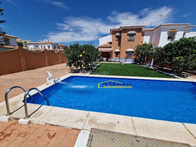 Chalet en venta en Almonte, Golf Torre Almenara. Chalet en venta en Sector Laguna de Sopetón, 4 dormitorios. Chalets.