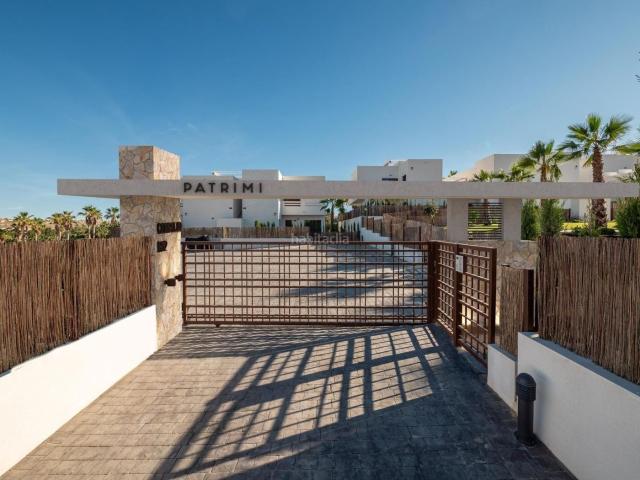 Chalet en venta en Almoradí. SE VENDE LUJOSA VILLA EN COMPO DE GOLF LA FINCA. Chalets.