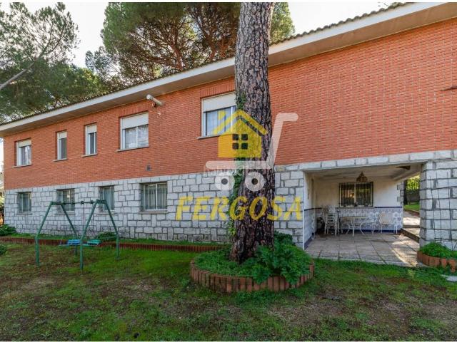 Chalet en venta en Almorox. CHALET INDEPENDIENTE EN PINAR DE ALMOROX. Chalets.