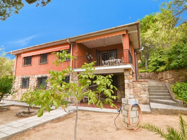 Chalet en venta en Almorox. Chalets.