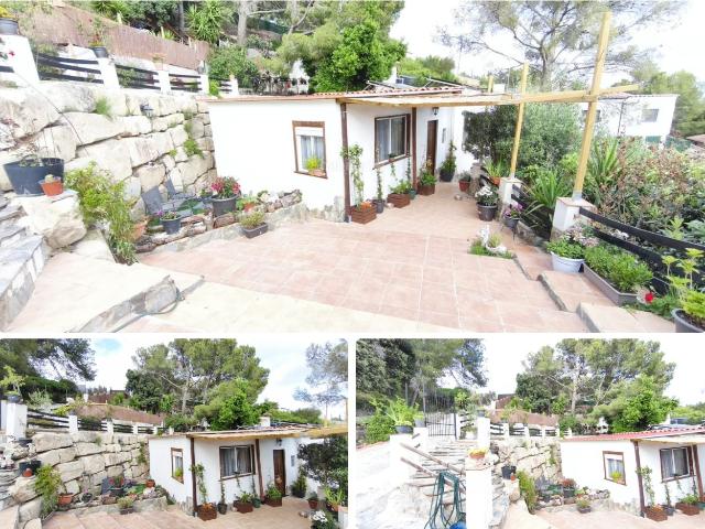 Chalet en venta en Almoster. CASA CON GRAN PARCELA. Chalets.