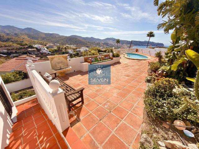 Chalet en venta en Almuñécar, Las Palomas. Villa en venta en Urbanizaciones, 3 dormitorios. Chalets.