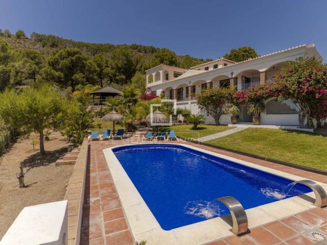 Chalet en venta en Almuñécar, Los Cármenes Cerro Gordo. Lujosa y privada villa El Marchante en venta en un entorno natural en la Herradura, Granada. Chalets.
