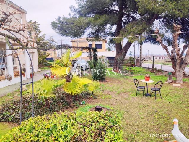 Chalet en venta en Alpicat. Espectacular Chalet Independiente en Alpicat Urbanización Les Moreres. Chalets.
