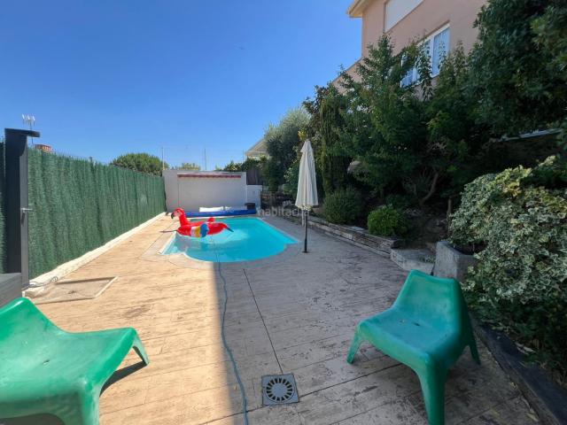 Chalet en venta en Aranjuez, Nuevo Aranjuez Ciudad de las Artes. Espectacular Chalet Independiente de Lujo con Piscina Privada. Chalets.