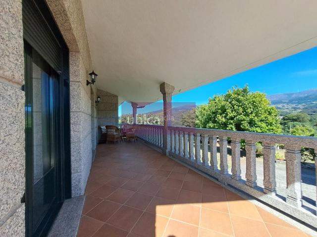 Chalet en venta en Arbo. Chalets.