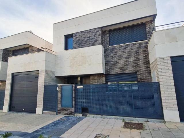 CHALET EN VENTA EN ARCAS REALES, VALLADOLID