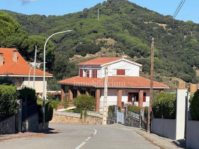 Chalet en venta en Arenys de Munt, de 163 m² 6 habitaciones por 655.000