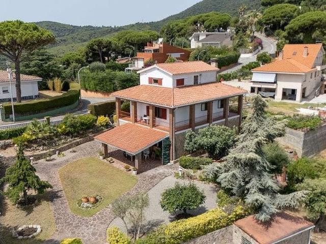 Chalet en venta en Arenys de Munt, de 316 m² 6 habitaciones por 640.000