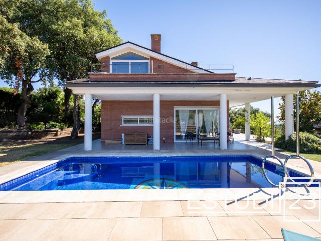 Chalet en venta en Arenys de Munt. MAGNÍFICA CASA CON PISCINA Y VISTAS A MAR. Chalets Arenys de.