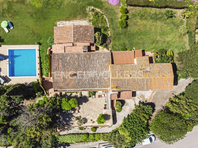 Chalet en venta en Arenys de Munt. Villa con 2,24 hectáreas cerca del mar Mediterráneo. Chalets Arenys de.