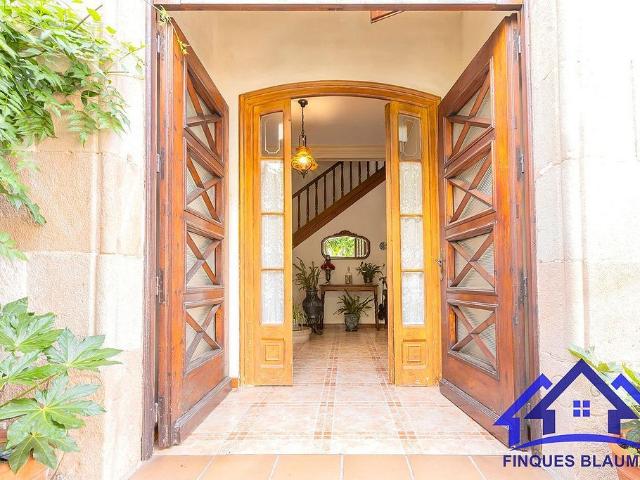 Chalet en venta en Arenys de Mar, de 447 m² 16 habitaciones por 770.000