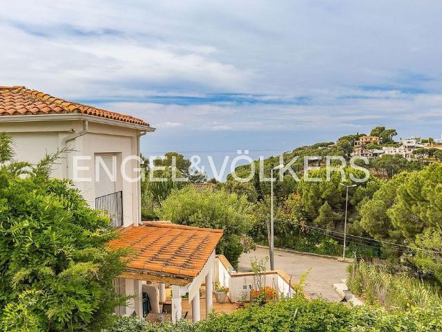 Chalet en venta en Arenys de Mar, de 182 m² 4 habitaciones por 460.000