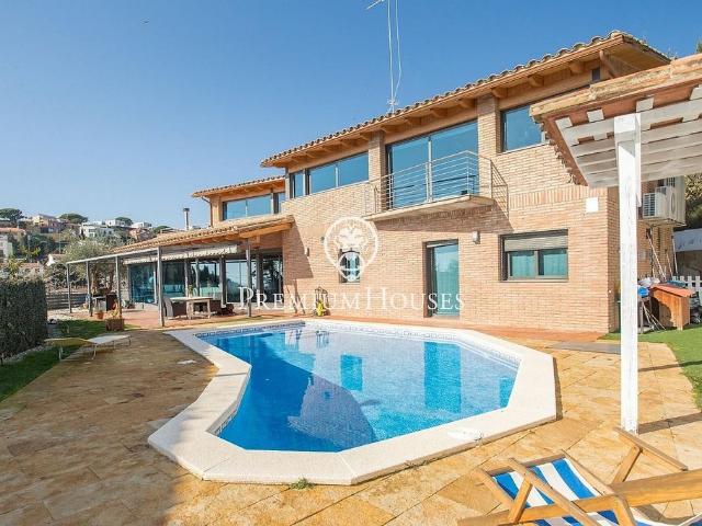 Chalet en venta en Arenys de Mar, de 370 m² 5 habitaciones por 795.000