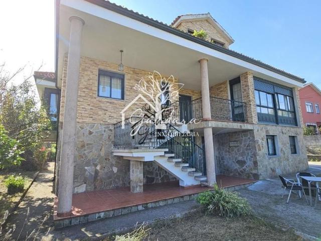 Chalet en venta en Ares. CHALET CON 4 VIVIENDAS INDEPENDIENTES Y GRAN POTENCIAL DE RENTABILIDAD EN ARES. Chalets.