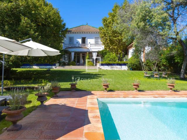 Chalet en venta en Argentona, Nucli Urbà. Casa señorial con capilla privada en venta en el centro de Argentona. Chalets.