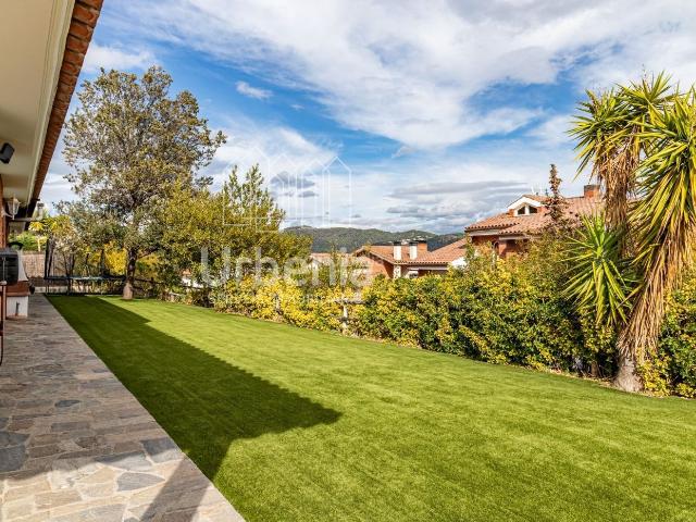 Chalet en venta en Argentona, Nucli Urbà. Chalet independiente de 6 habitaciones y 4 baños en Argentona. Chalets.
