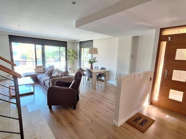 Chalet en venta en Argentona, de 240 m² 4 habitaciones por 725.000